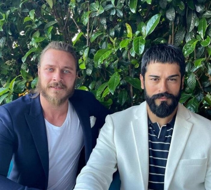 Бурак Озчивит сыграл в сериале Осман-бея, а Бурак Челик - воина стойбища Кайи Гектука. Фото: личный архив