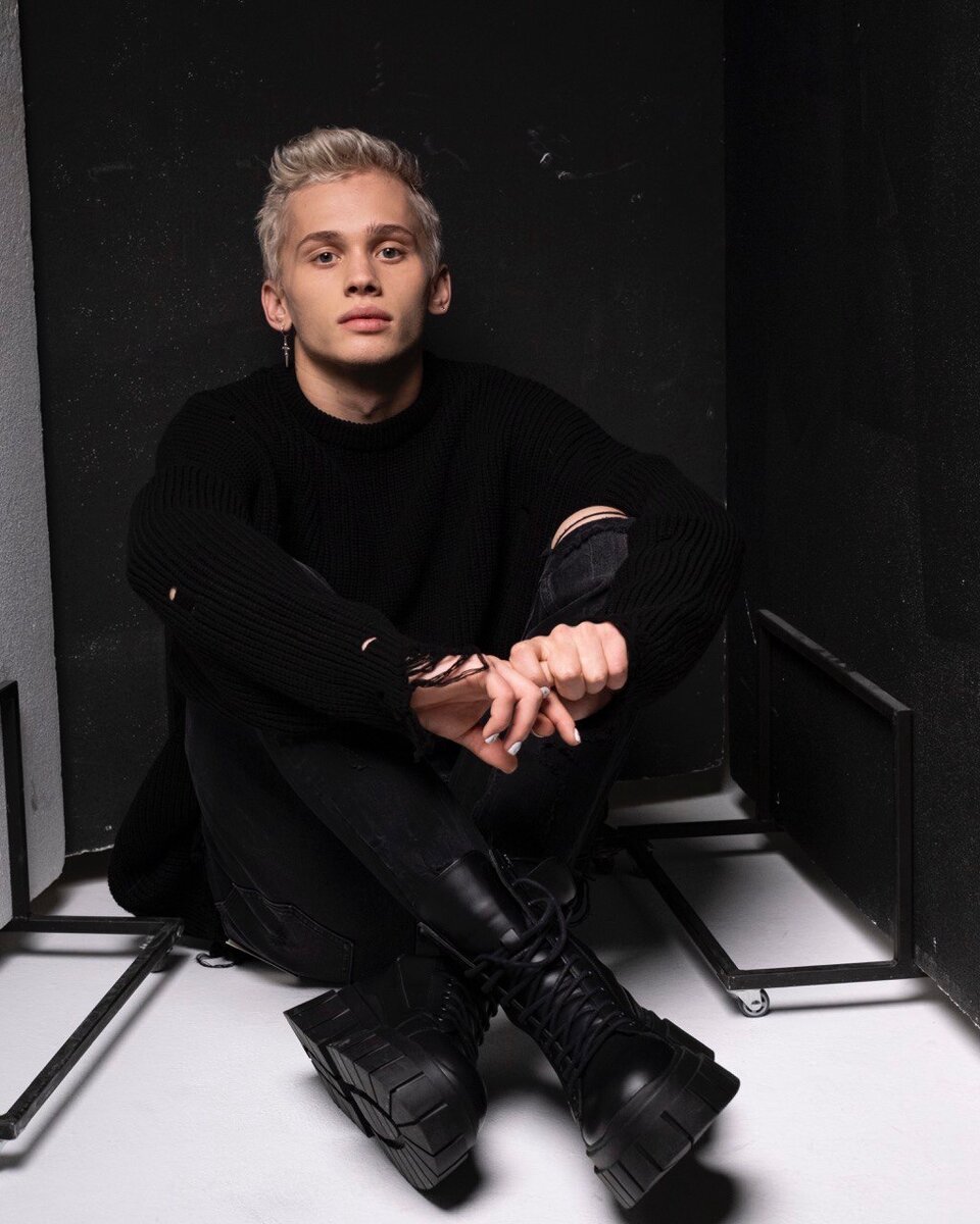 Даня Милохин 