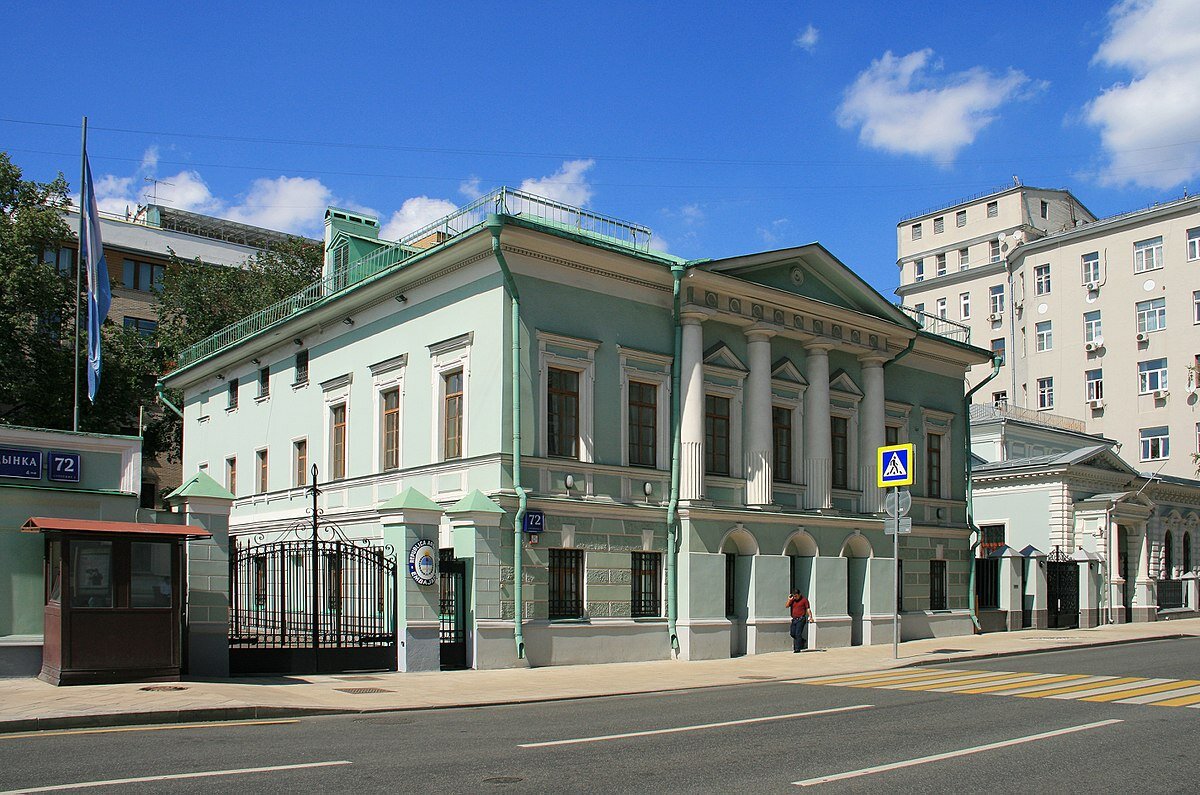 здания посольств в москве