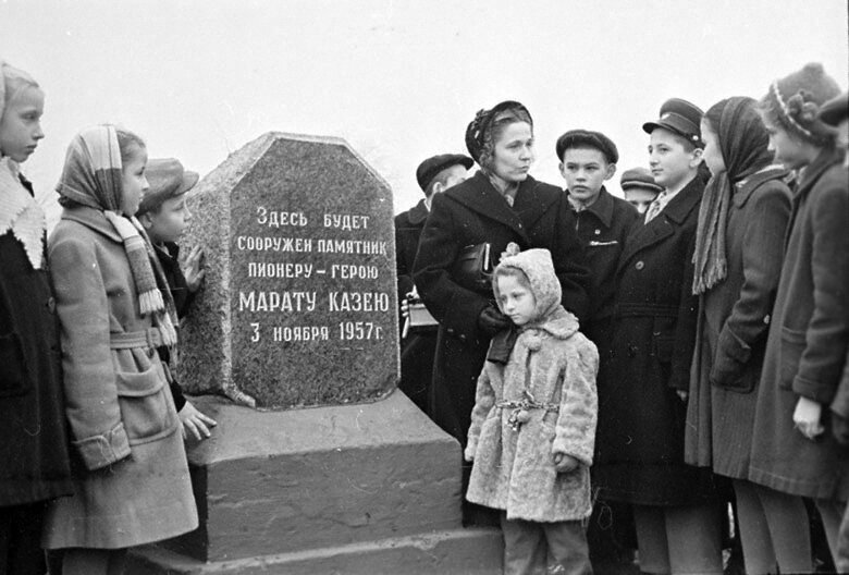 Паамятный знак Марату Казею