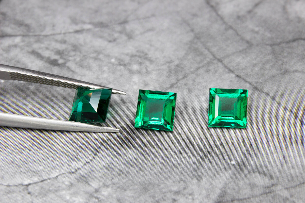 Замбийский изумруд RusGems в огранке квадрат 6 мм (тройка) 