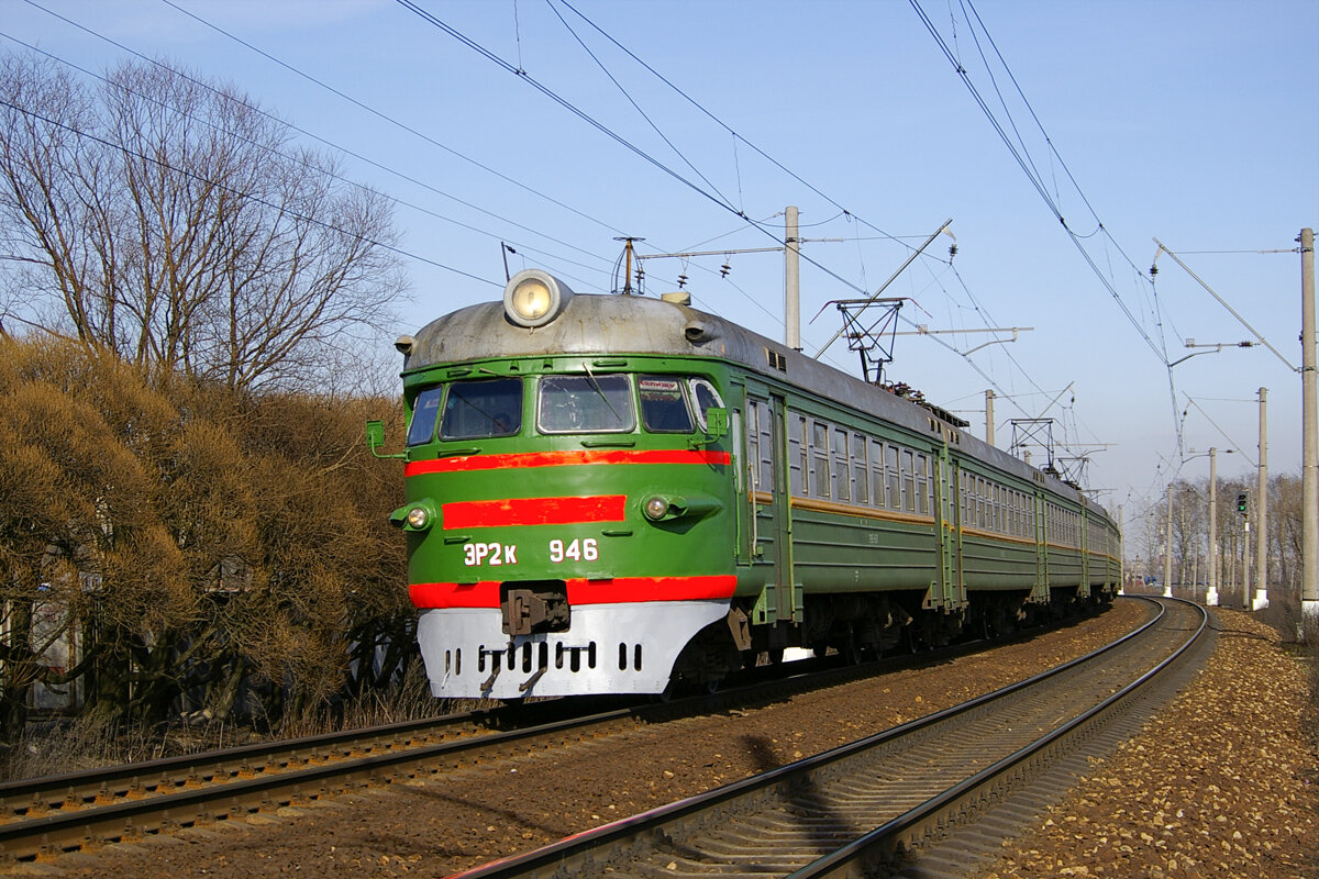 Автор фото: ALexeych. ЭР2 "Глобус" следует по перегонe Броневая — Лигово.