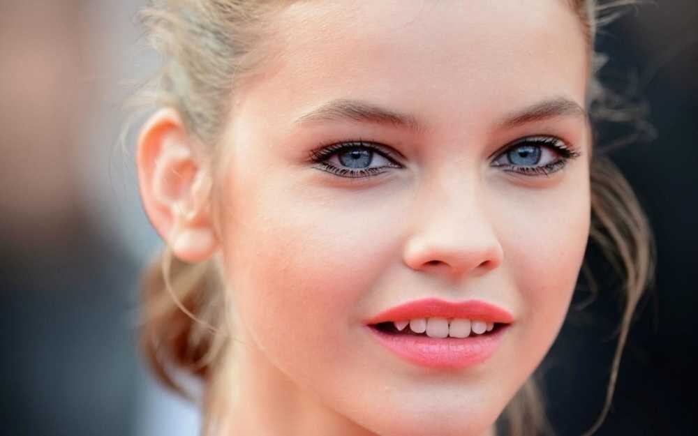 Барбара Палвин в свои юные годы уже успела зарекомендовать себя успешной и целеустремленной моделью. Будучи сейчас на пике своей карьеры она и подумать не могла, что случайная встреча с представителем агентства так изменит ее судьбу.