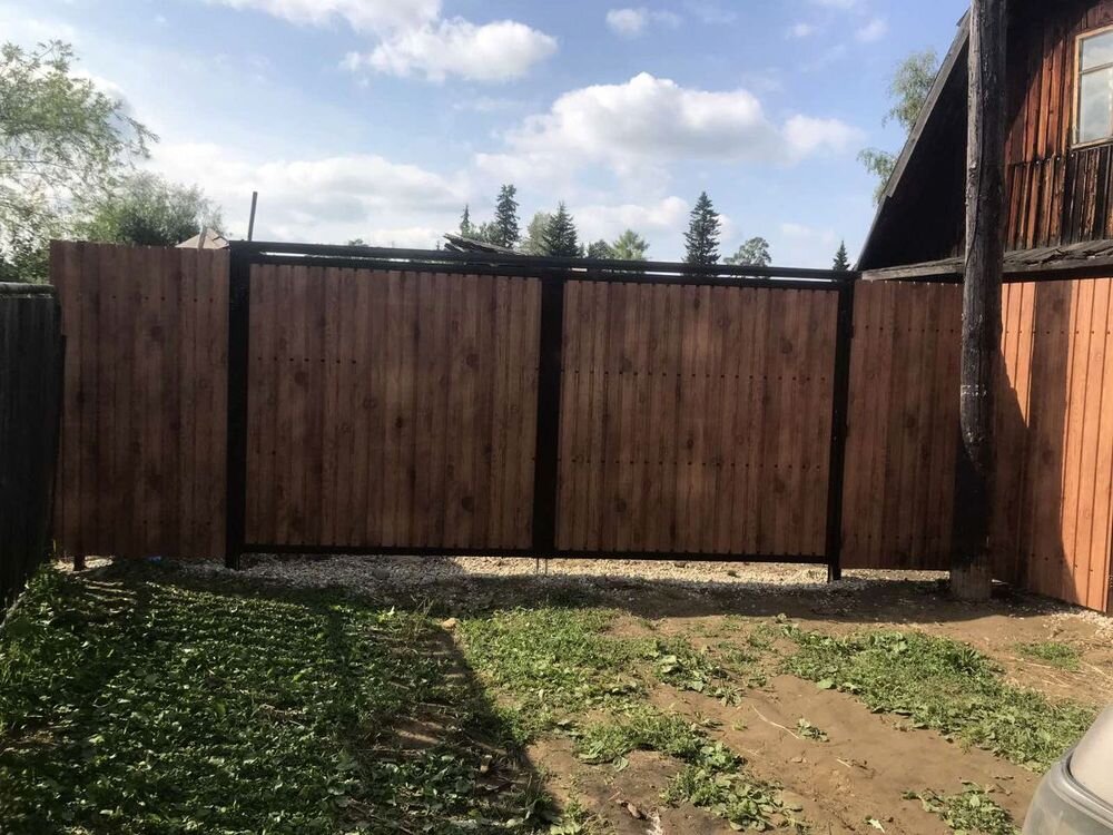 Ворота Сота Титан с профлистом "под дерево" 