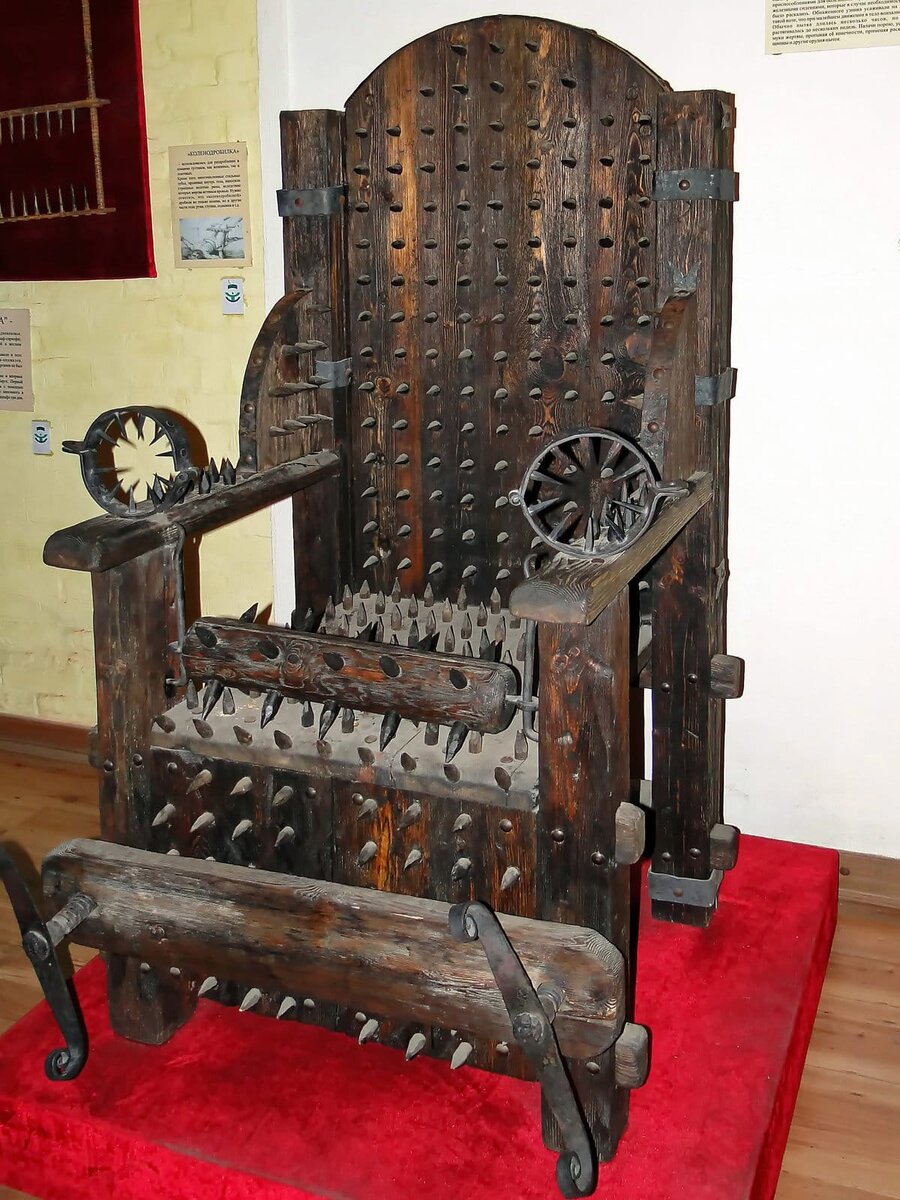 Орудия пыток средневековья стул