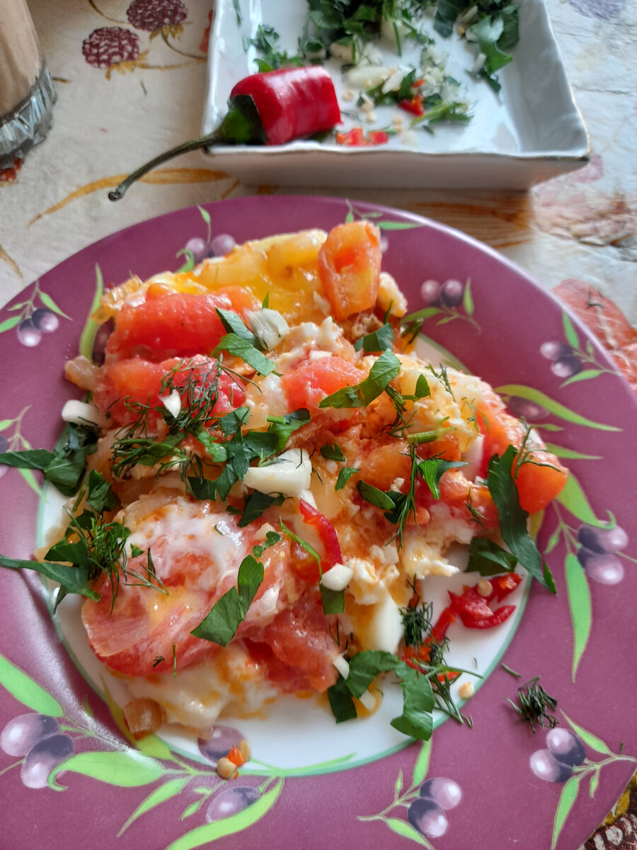 Яичницу с помидорами