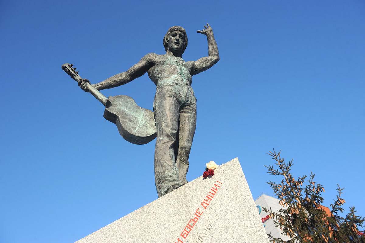 Памятник В.В. Высоцкому. Источник фото -culttourism.ru