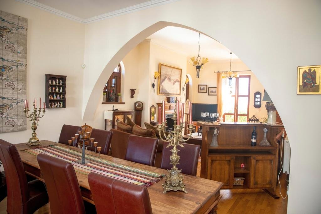 Вилла в Тале.