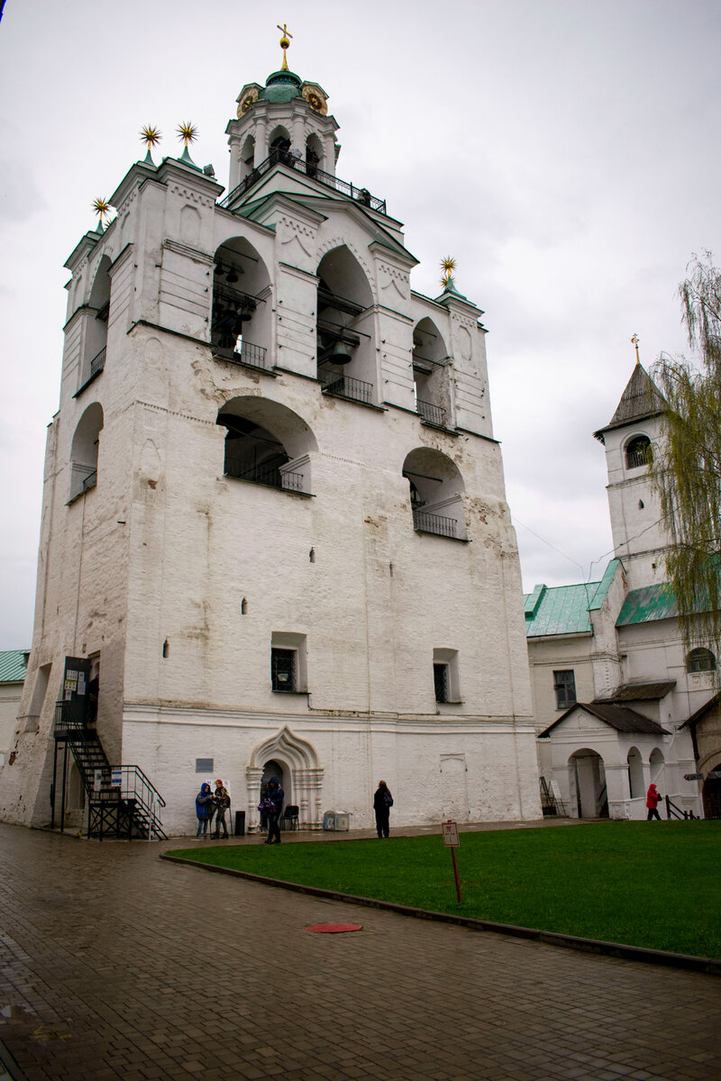 Звонница (нижний ярус). Фотография автора статьи.