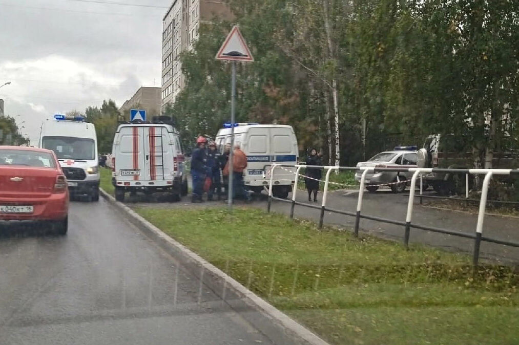 Стрельба в школе ижевском. Ижевск школа 88 стрельба. Ижевск стрельба в школе Ижевска. 88 Школа Ижевск ЧП стрельба. Ижевск стрельба в школе 26.09.2022.