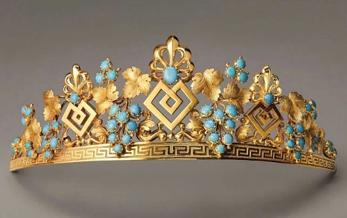 Диадема вайлдберриз. Шведская аквамариновая тиара-кокошник. Тиара древняя греция. Тиары от фаберже. Тиара кокошник романовых.
