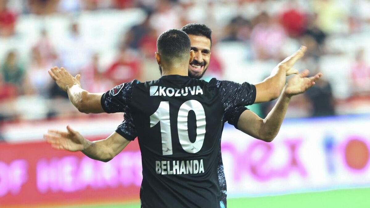    Футболисты турецкого клуба "Адана Демирспор"© пресс-служба клуба "Адана Демирспор"