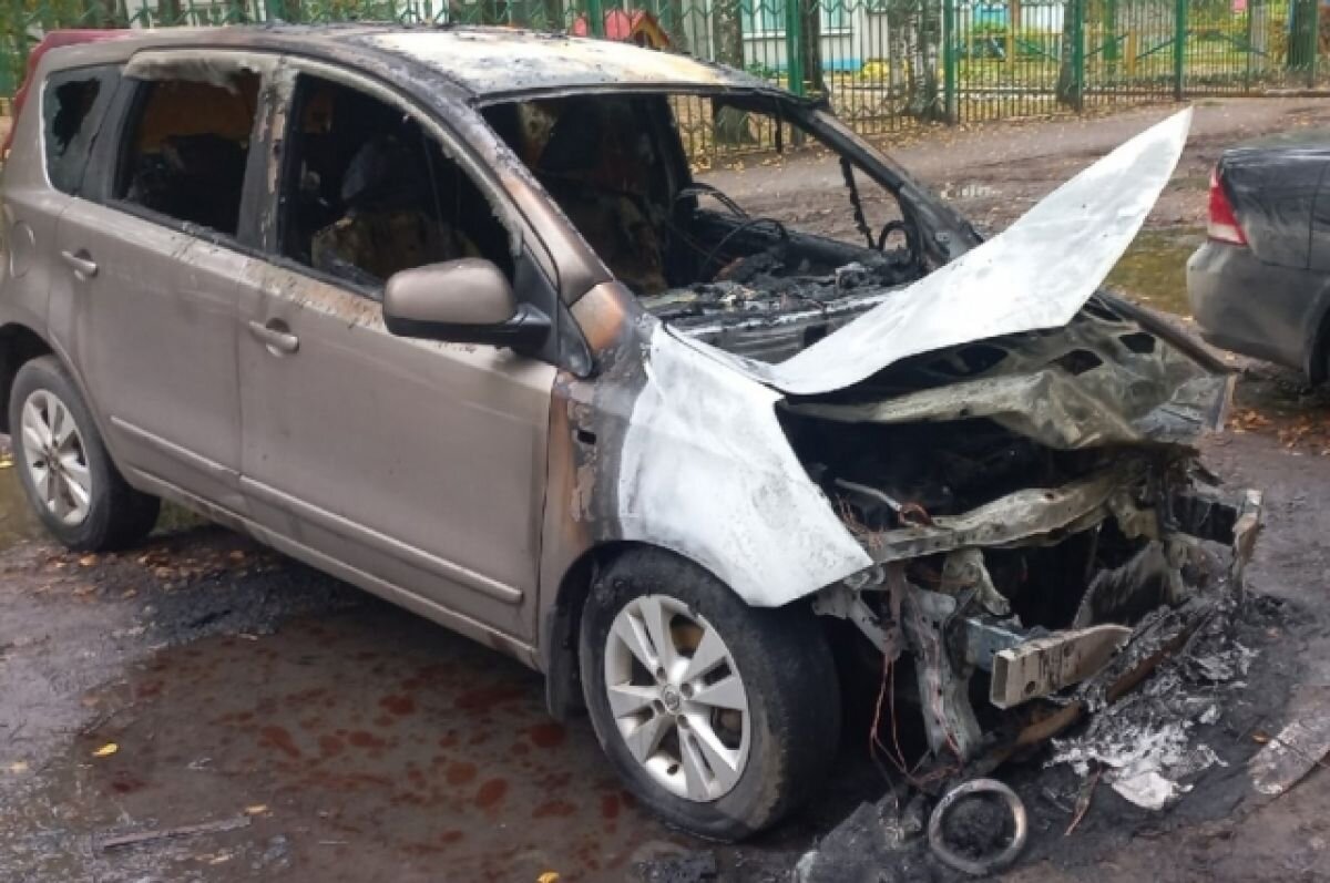    В Твери подожгли легковой автомобиль