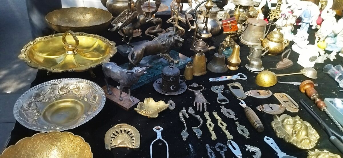 барахолка на сухом мосту в Тбилиси