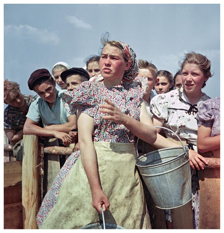 Экскурсия в колхозе «Коминтерн», 1957 год. Фото — В. Тарасевич.