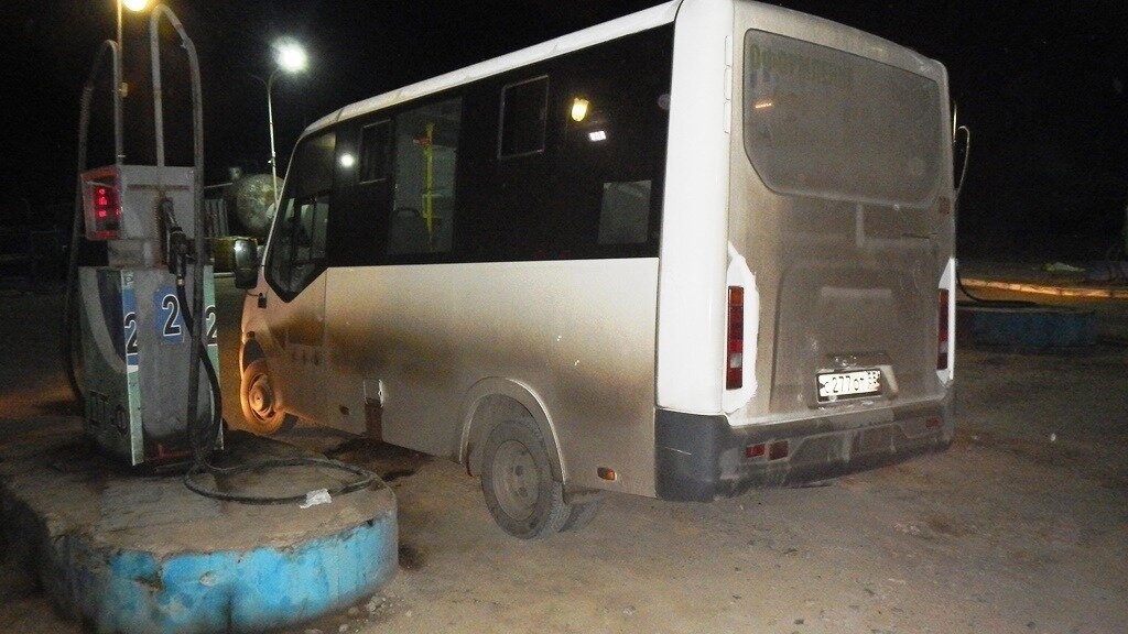    Мужчина работает монтером железнодорожных путей. Он приехал в Омск, чтобы повысить квалификацию.