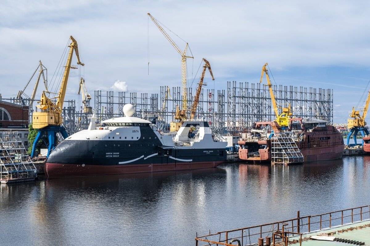 Речное судостроение на дальнем востоке город. Звезда завод дальний восток. Владивосток звезда завод судостроительный. Северная верфь старые фото. Звезда судостроительный завод дальний восток.