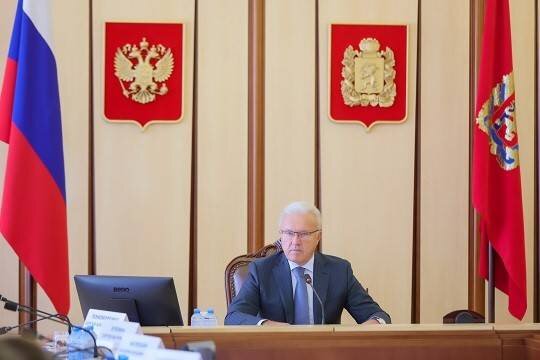    Губернатор Красноярского края Усс посчитал обвинения в адрес своего сына политическими