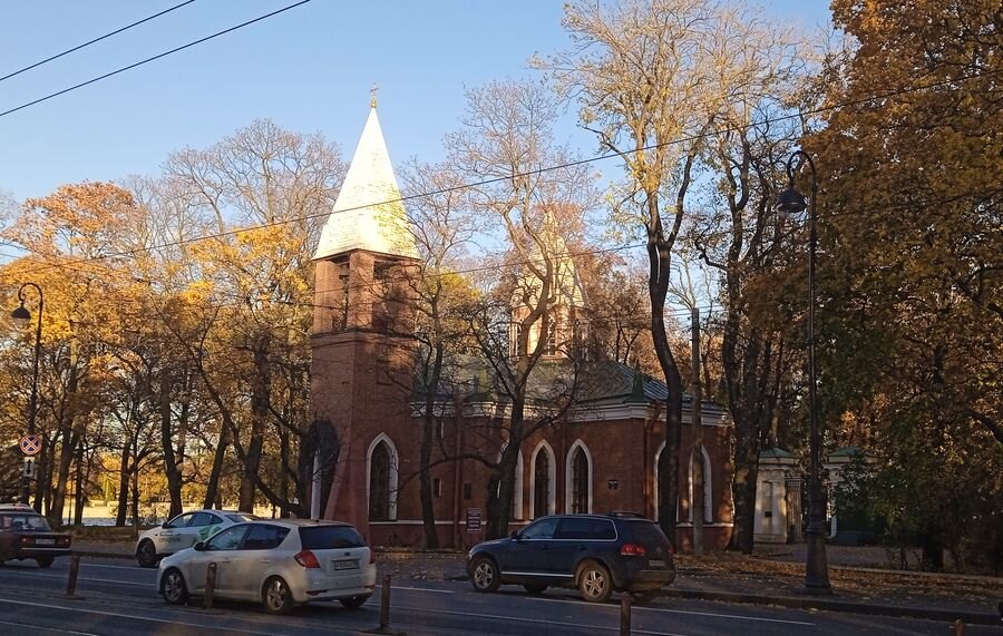 Вид на храм Иоанна Предтечи с Каменностровского проспекта