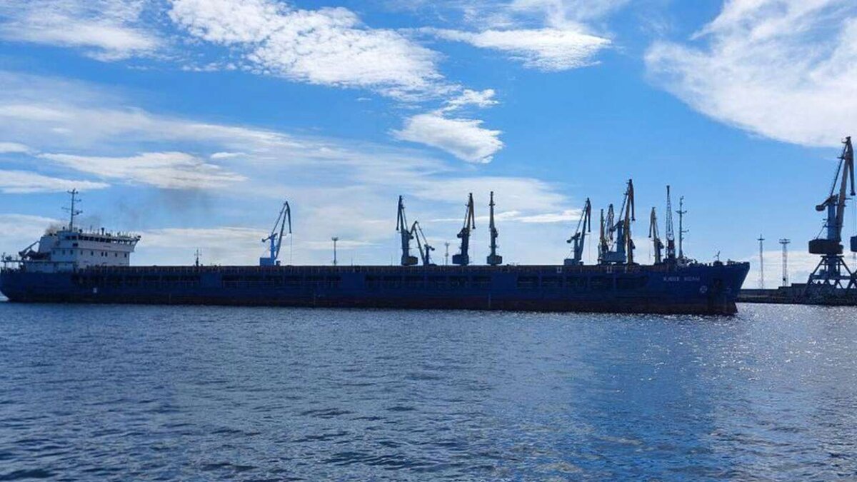    С введением санкций и закрытия для России портов стран Запада, российские грузопотоки морем резко развернулись на Восток