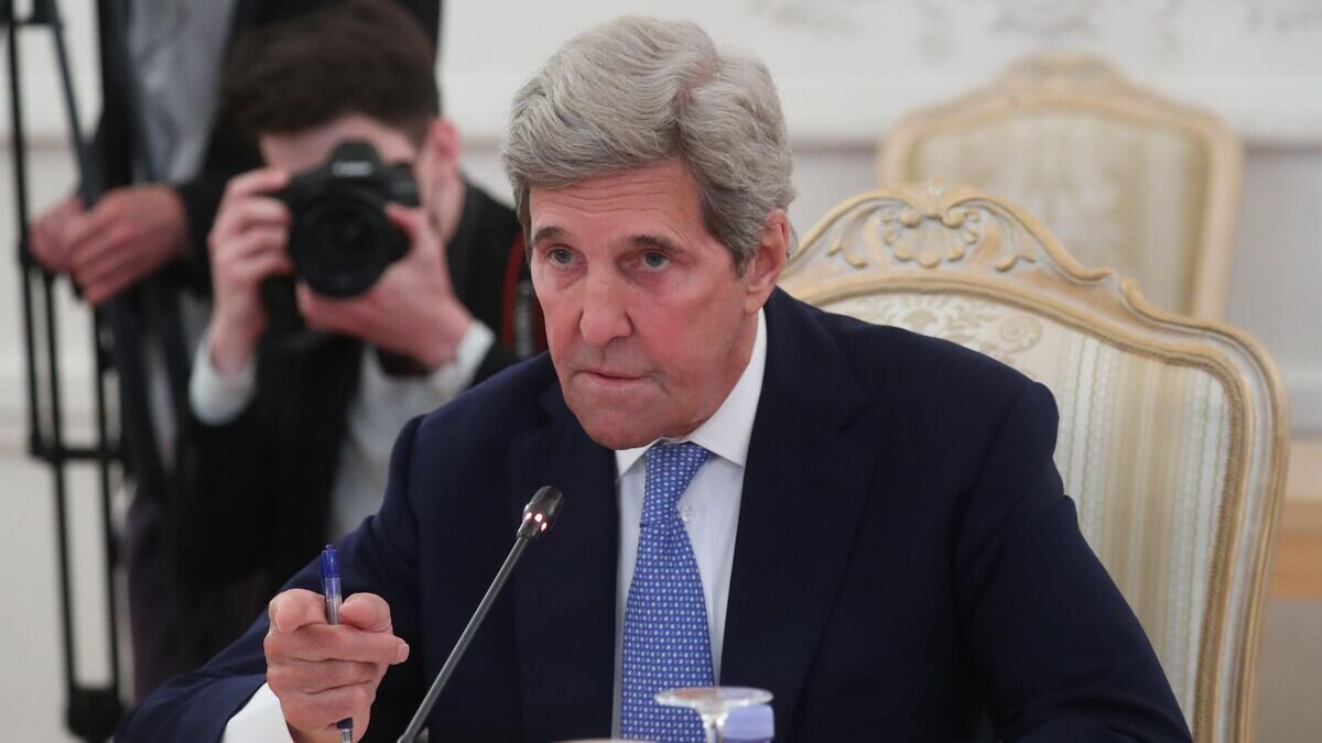    Специальный представитель президента США по вопросам климата Джон Керри во время встречи в Москве с министром иностранных дел РФ Сергеем Лавровым© РИА Новости / POOL