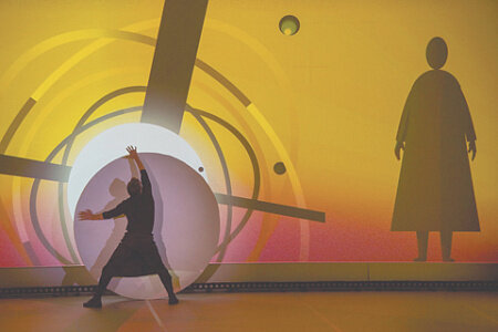 Илья Смилгa решил Ленинградскую симфонию Шостаковича через живопись Казимира Малевича. Фото с сайта www.digitalopera.ru