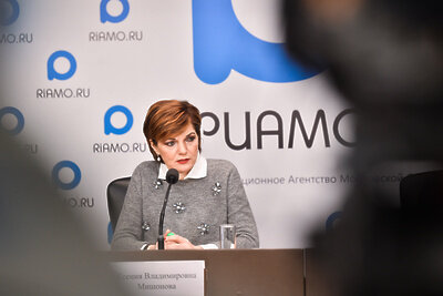    Детский омбудсмен Подмосковья Ксения Мишонова на пресс-конференции в РИАМО ©Александр Манзюк РИАМО