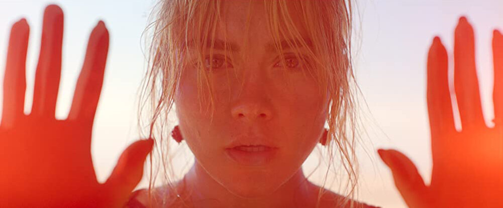 Кадр из фильма Don't Worry, Darling. Режиссер: Оливия Уайлд. Оператор: Мэттью Либатик. Производство: New Line Cinema, New Line Productions Inc., Vertigo Entertainment, Warner Bros.