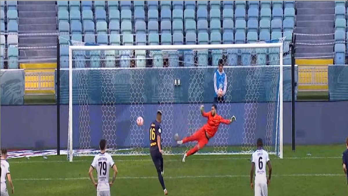 Нобоа реализует пенальти