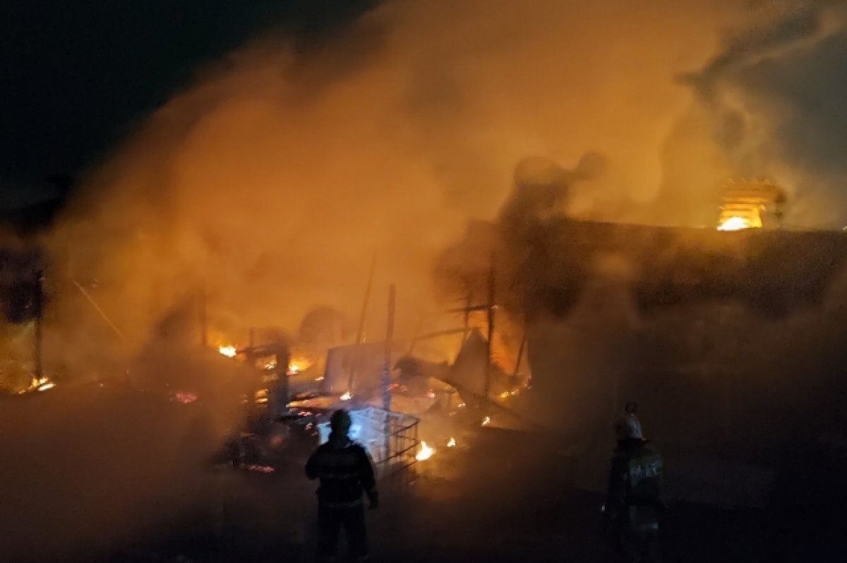    3 человека погибли в Березниках в горящем пристрое к ангару