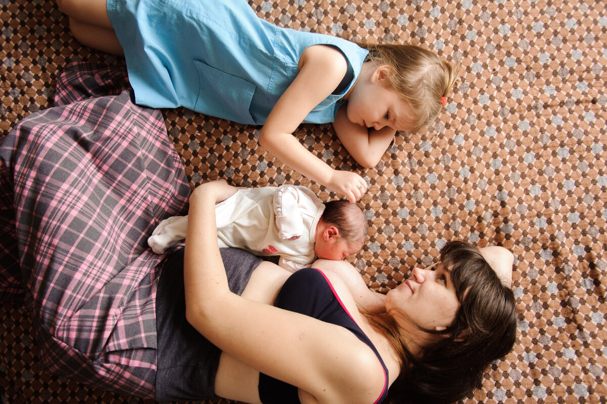 Новорожденная Настя и Сашуля