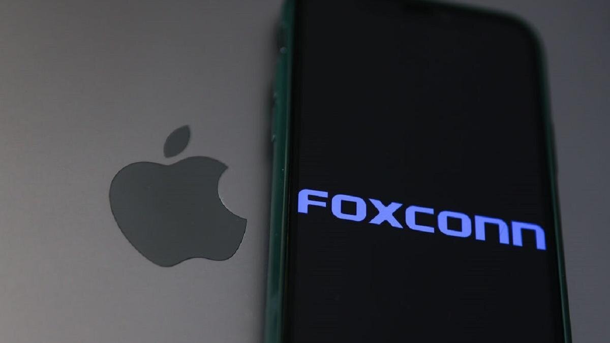    Логотипы Apple и Foxconn:Jakub Porzycki/NurPhoto/Getty Images
