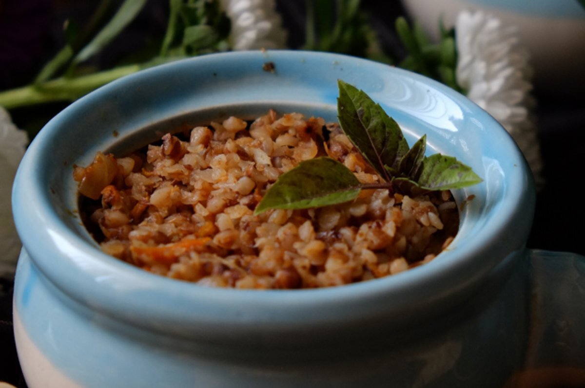    Диетологи отмечают, что питаться одними кашами не стоит - вреда от этого больше чем пользы.