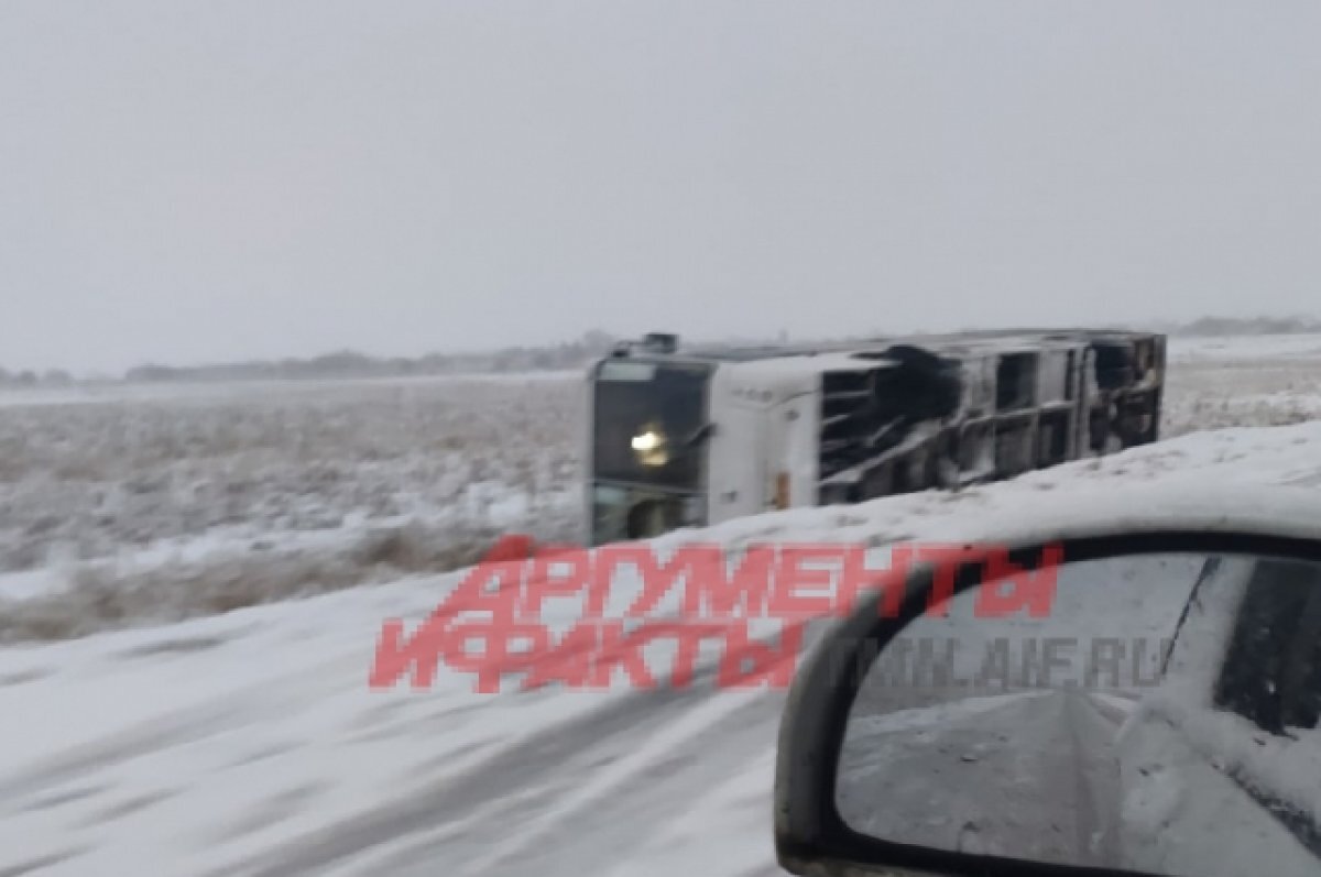    Под Тюменью перевернулся рейсовый автобус