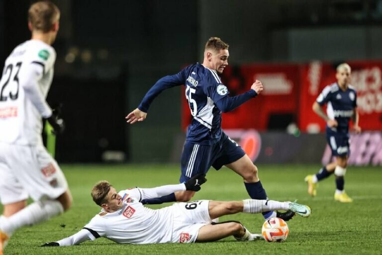    Футбольный клуб «Оренбург» потерпел поражение в Химках Елена Шкатова