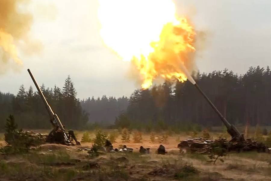 Боевая работа расчетов САУ большой мощности 2С7М "Малка" - Фото: Пресс-служба Минобороны РФ/ТАСС