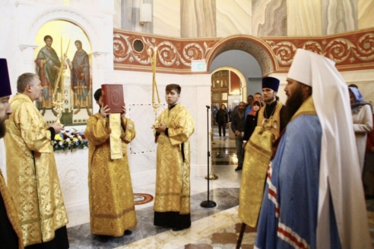    Волгоградские нотариусы чтут святых мучеников и разгоняют молитвой облака