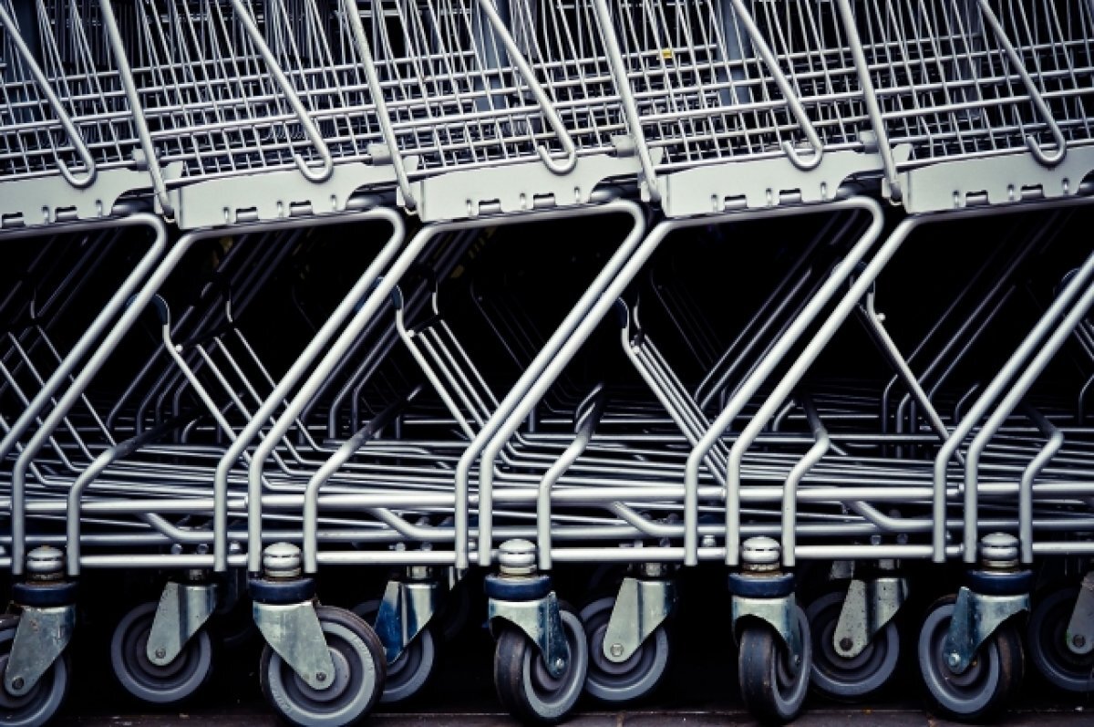    В Омске разыскивается мужчина за кражу мобильного в очереди супермаркета