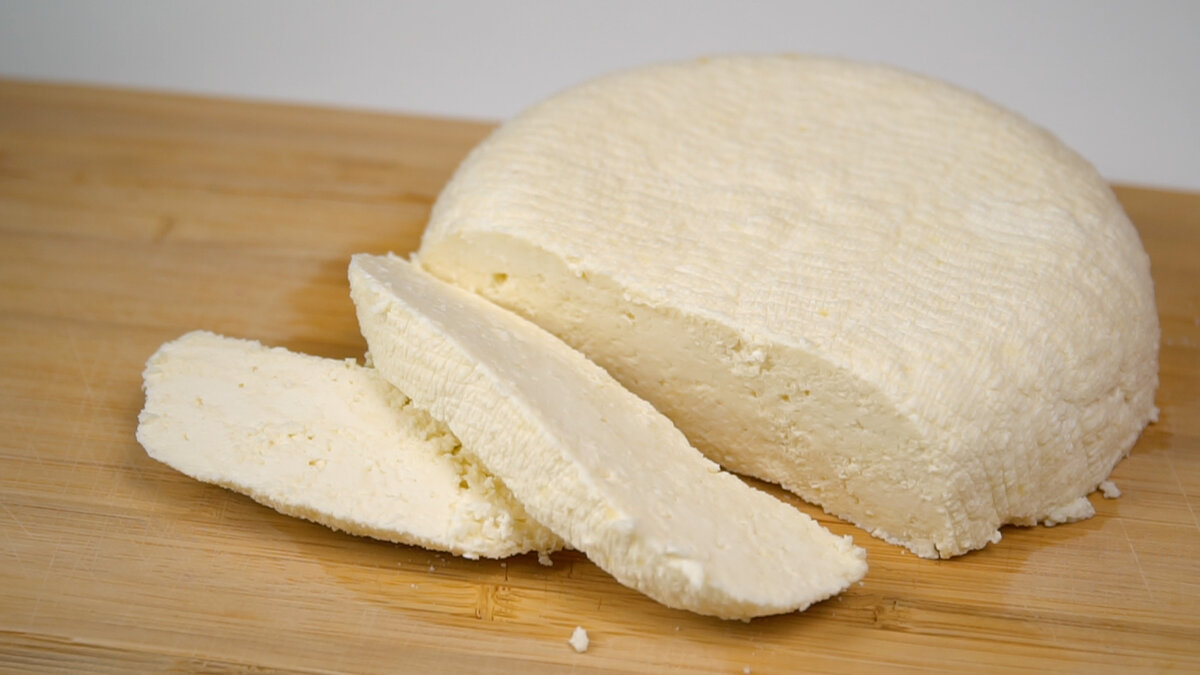 Сыр нежный. Адыгейский сыр нежный. Сыр адыгейский в коробке. Самый нежный сыр.