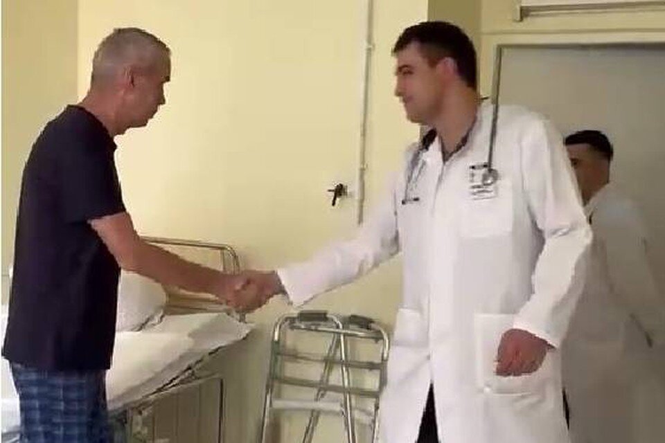     «Возвращение из ниоткуда»: раненный во время стрельбы военком из Усть-Илимска поблагодарил врачей за спасение. Фото: правительство Иркутской области