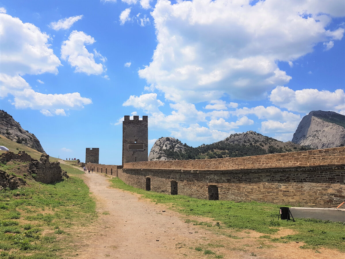 Судак. Генуэзская крепость. На ее территории ежегодно проводится рыцарский фестиваль "Генуэзский шлем". Фото Анна Карпенко. 