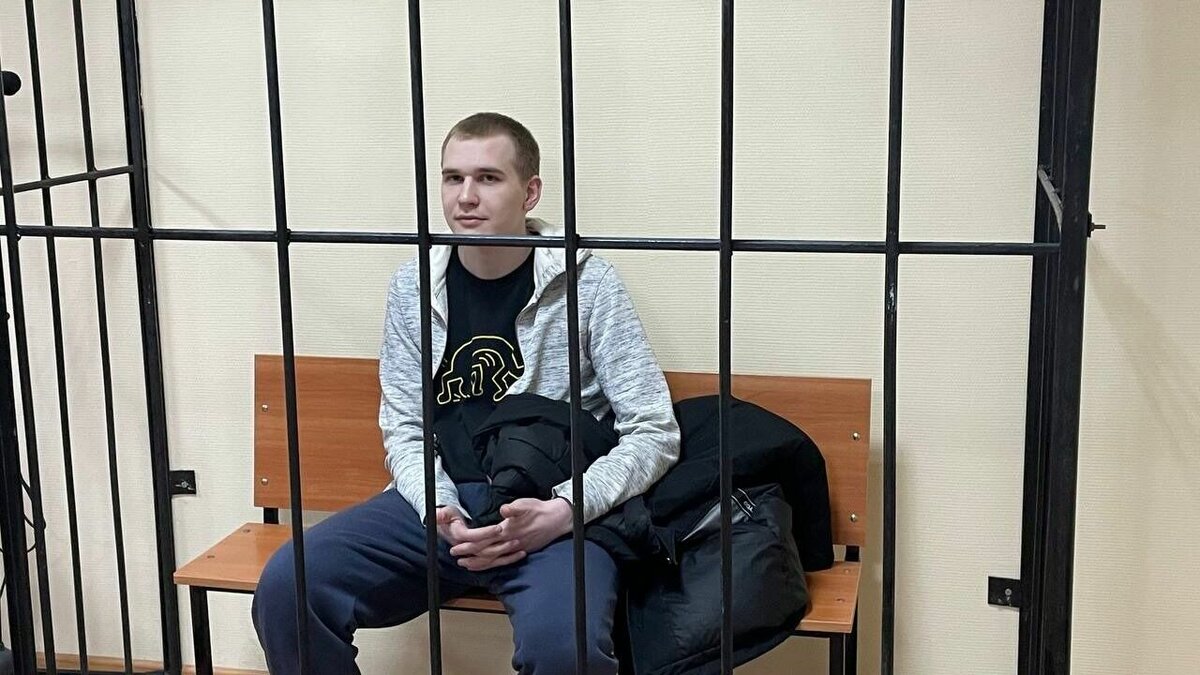    Сегодня в Центральном районном суде должны были допросить эксперта, который убежден в невиновности Кирилла Мартюшева, обвиняемого в экстремизме. Однако обеспечить ВКС с ним не удалось.