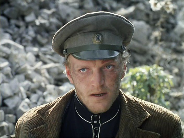 Кадр из фильма "Свой среди чужих, чужой среди своих" реж : Н.Михалков 