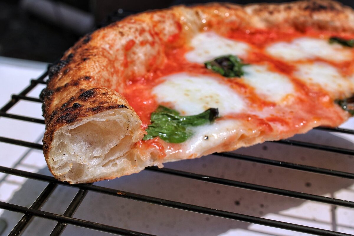 Неаполитанская пицца и Римская пицца