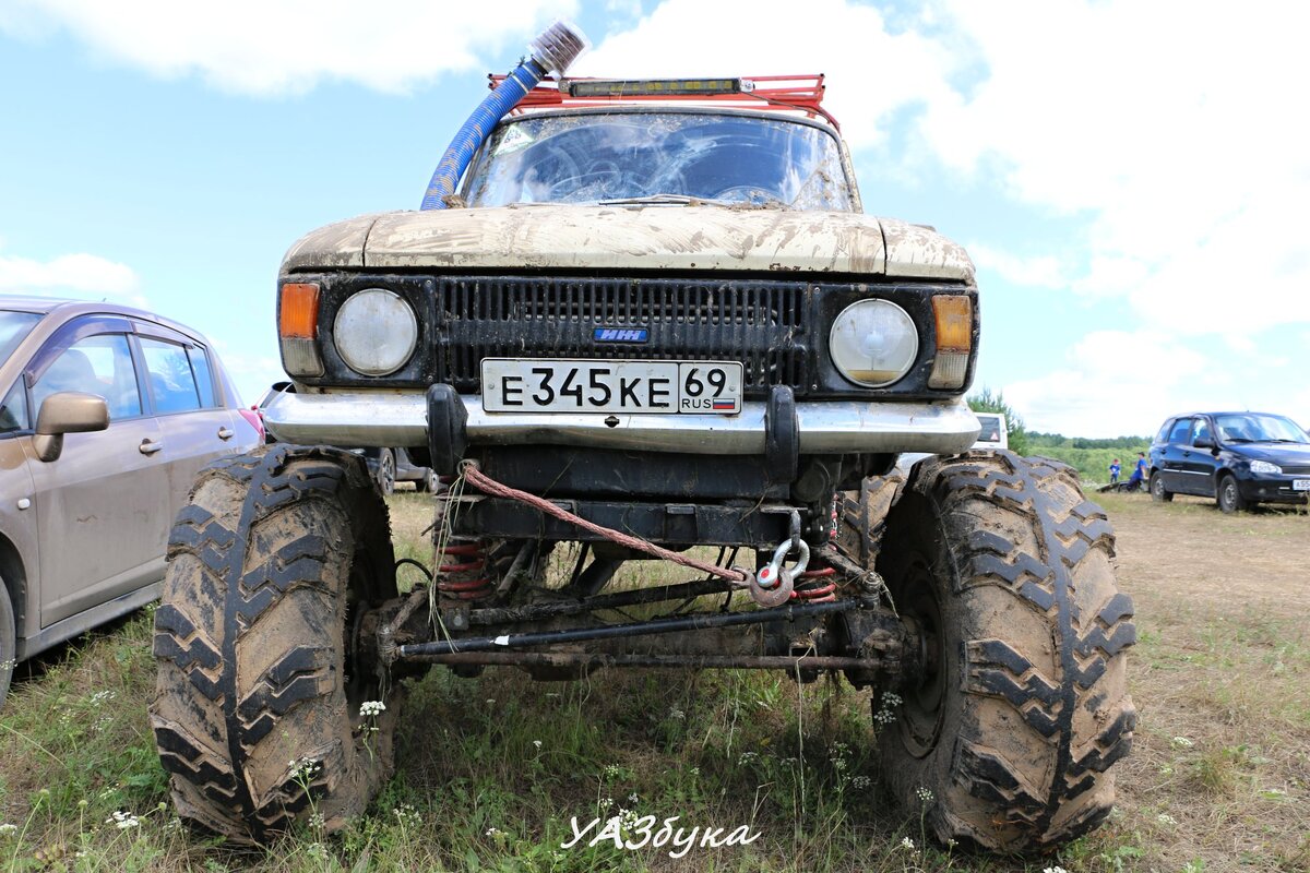 Кузов Москвич 412  установлен на раму от УАЗ