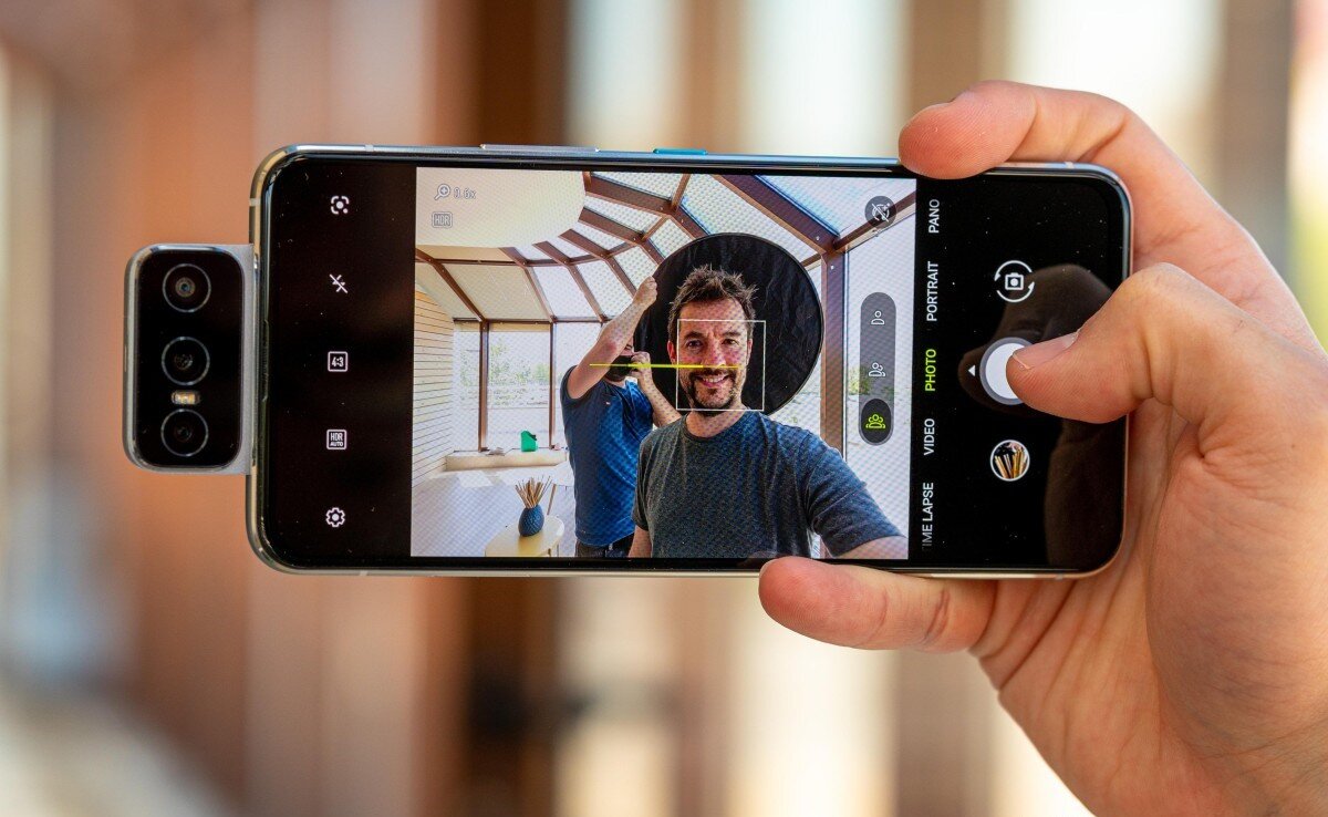Обзор смартфона Asus Zenfone 8 Flip: камера-«перевертыш» для качественных  селфи и не только | Фотосклад.Эксперт | Дзен