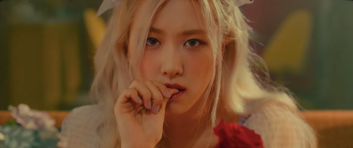 Rosé "Gone" - мягкий и нежный образ Розэ.