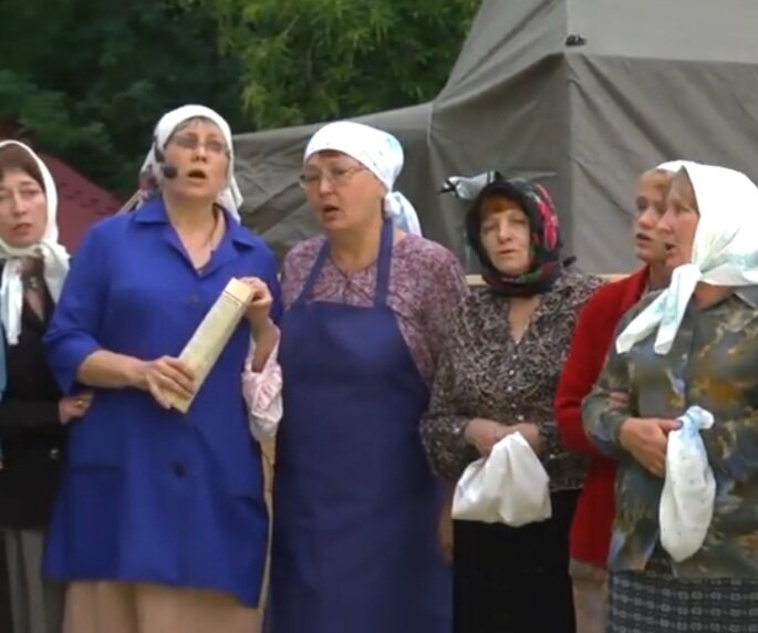 То не ветер ветку клонит...