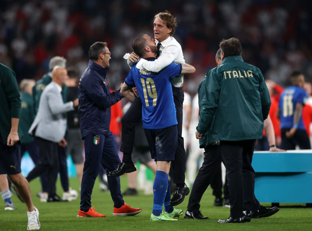 Слезы Манчини — лучшее подтверждение того, как много значила для него эта победа. Фото FIGC