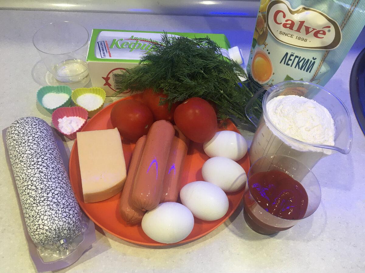 У меня больше ингредиентов, так как пекла две пиццы.